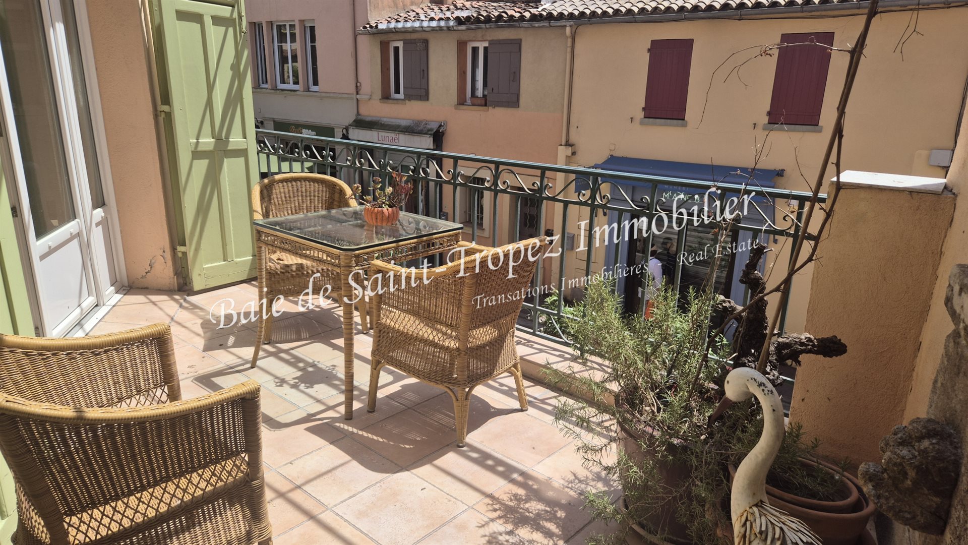 Beautiful apartment with terrace in the heart of the village - Ansicht 3