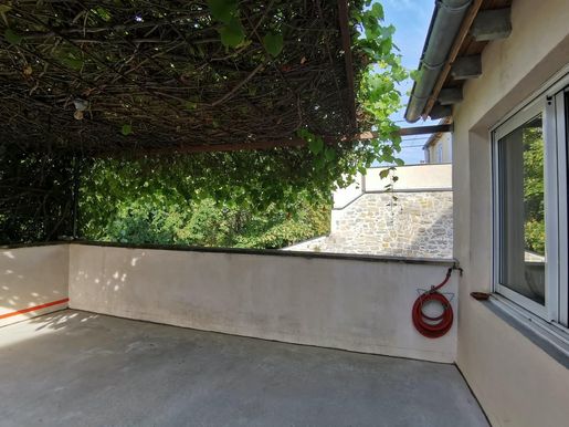 Appartement 4 pièces 118 m² · à Villeneuve-de-Berg · 118 m² · 180 000 €