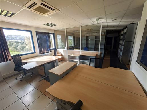 Local commercial 176 m² · à Six-Fours-les-Plages · 176 m² · 367 000 €