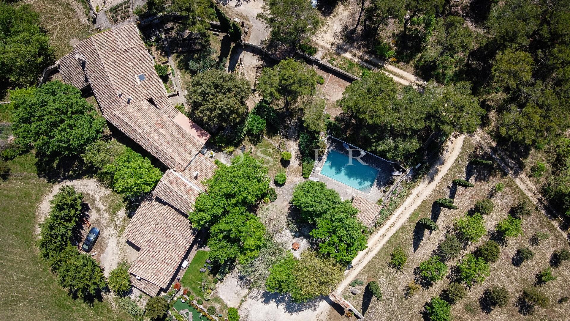 Maison à vendre, 373m², Murs