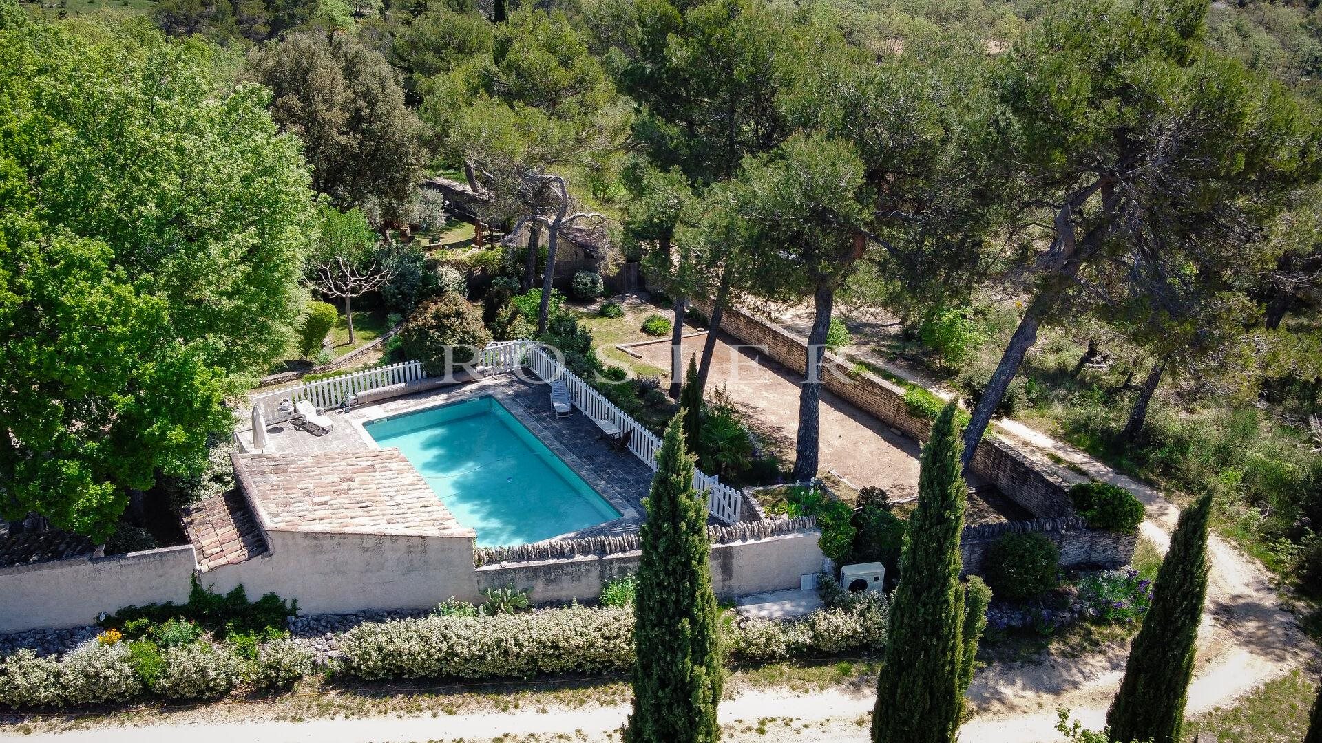 Maison à vendre, 373m², Murs