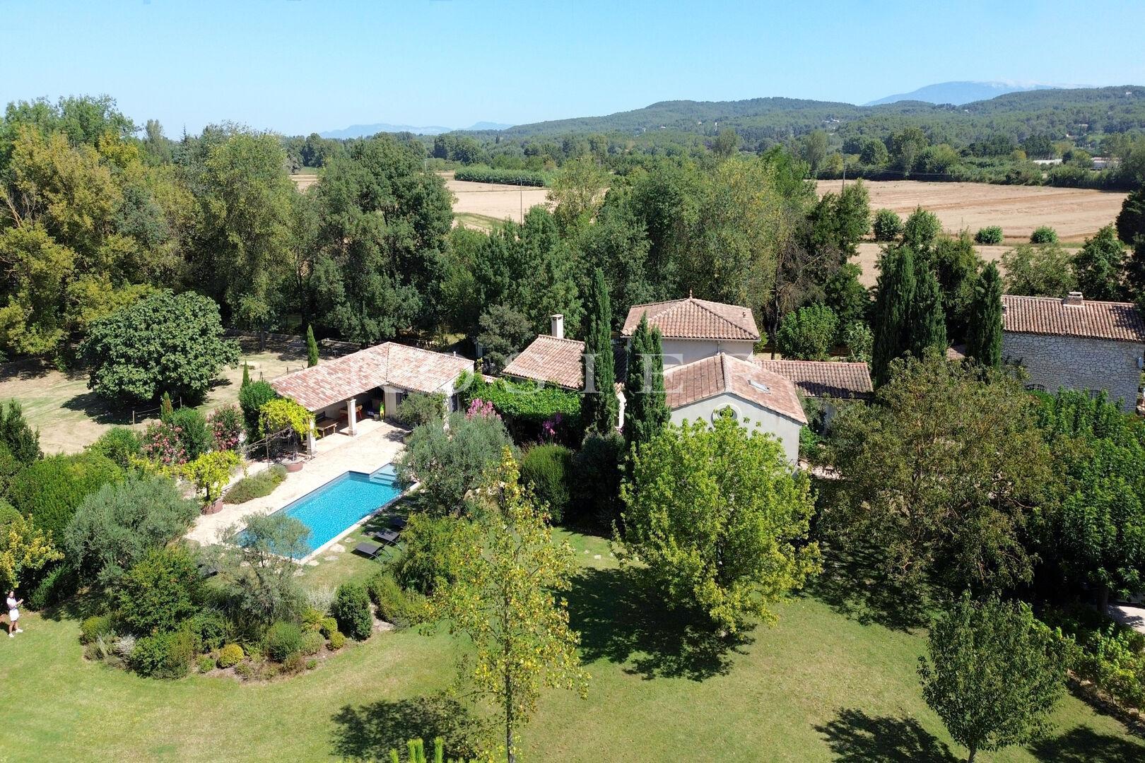 Maison à vendre, 188m², Entraigues-sur-la-Sorgue