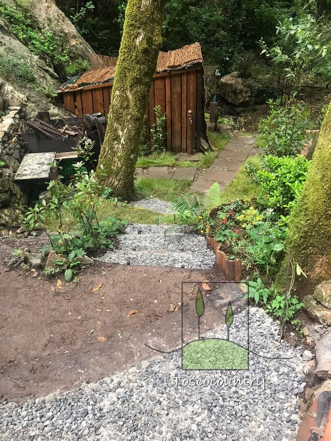 Molino de piedra a la vista con parque en venta en la Toscana, entre Lucca y la costa, perfectament