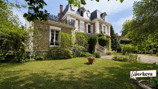 Maison 9 pièces 236 m² · à Vaucresson · 236 m² · 1 850 000 €