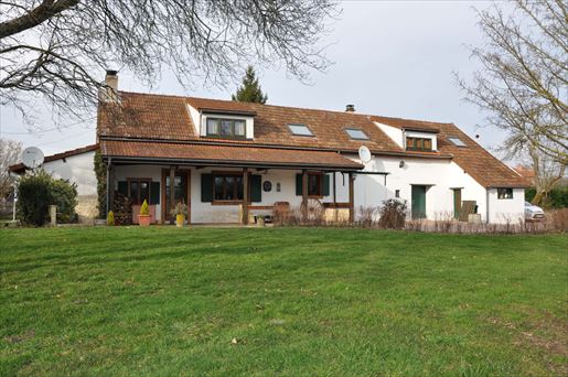 Maison 7 pièces 136 m² · à Sorbier · 136 m² · 153 000 €