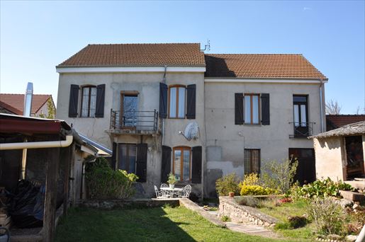 Maison 8 pièces 160 m² · à Le Breuil · 160 m² · 143 000 €