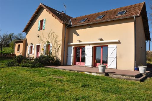 Maison 5 pièces 165 m² · à Le Donjon · 165 m² · 231 000 €