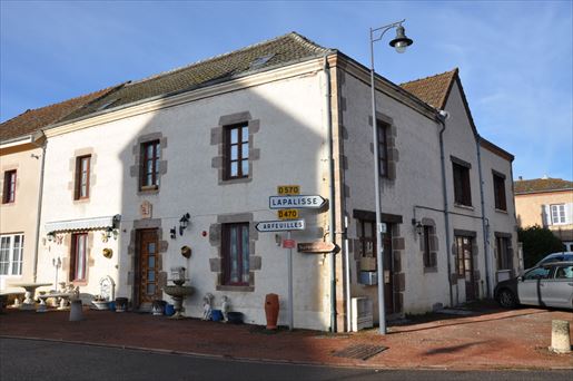 11 pièces 259 m² · à Droiturier · 259 m² · 163 000 €