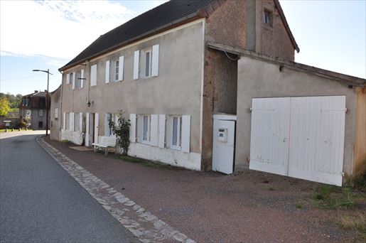 Maison 5 pièces 122 m² · à Andelaroche · 122 m² · 55 000 €