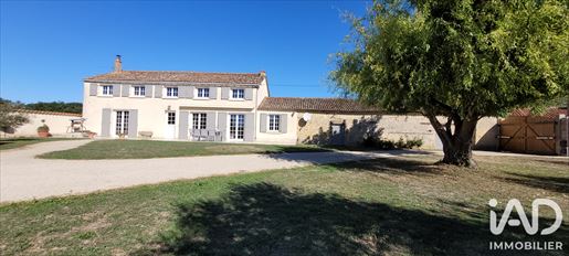 Immeuble 6 pièces 151 m² · à Airvault · 151 m² · 239 000 €