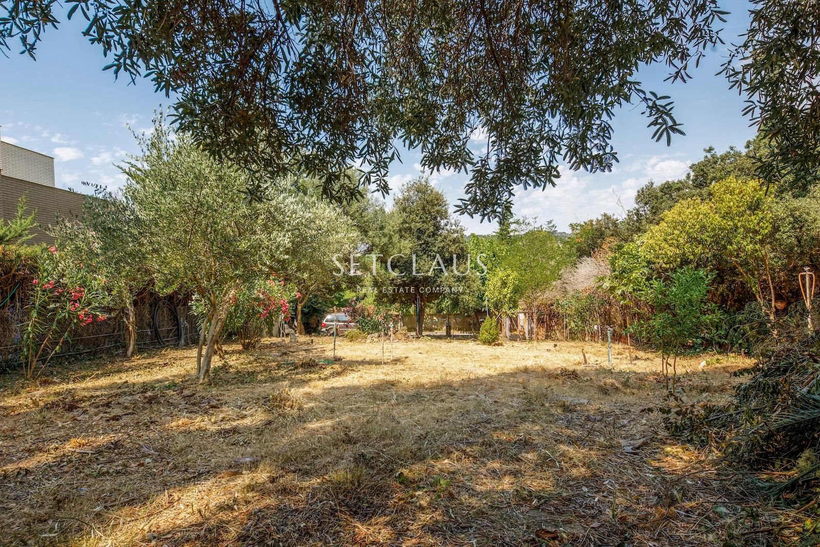 Sunny buildable plot in El Masnou