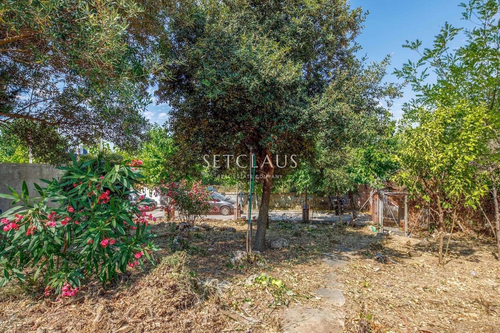 Sunny buildable plot in El Masnou