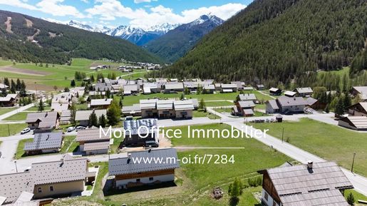 Terrain 2300 m² · à Arvieux · 367 500 €