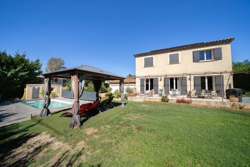 Maison 6 pièces 148 m² · à Eyguières · 148 m² · 620 000 €