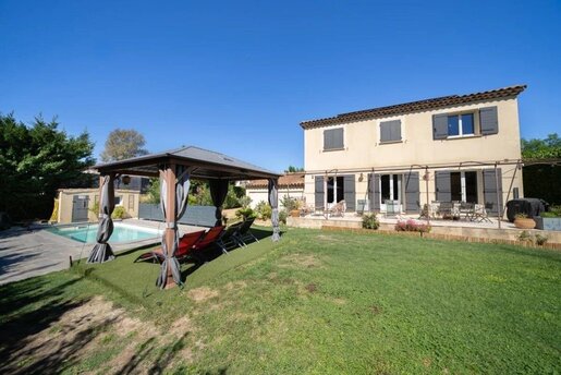 Maison 6 pièces 148 m² · à Eyguières · 148 m² · 620 000 €