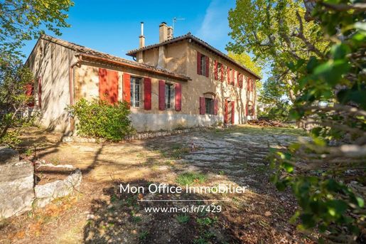 Maison 9 pièces 263 m² · à Ventabren · 263 m² · 895 000 €