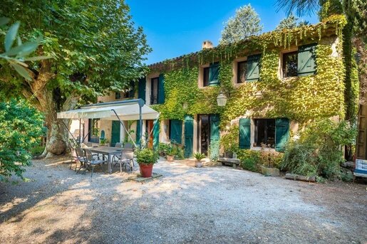 Maison 10 pièces 210 m² · à Aix-en-Provence · 210 m² · 1 076 000 €