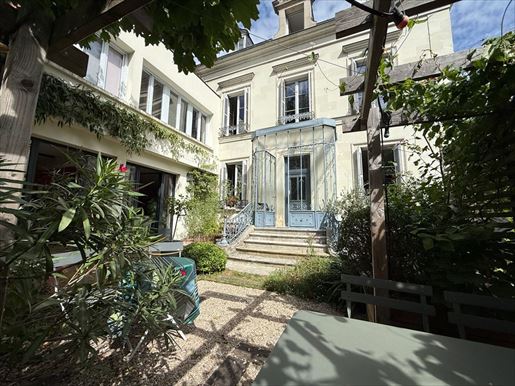 Maison 9 pièces 250 m² · à Tours · 250 m² · 1 095 000 €