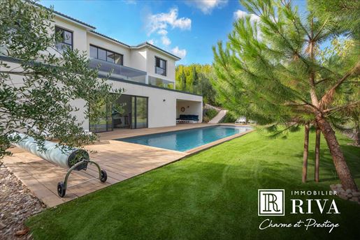 Maison 5 pièces 216 m² · à Carignan-de-Bordeaux · 216 m² · 1 090 000 €