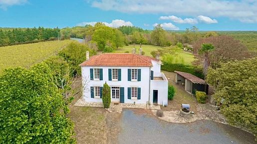 Maison 10 pièces 223 m² · à Réans · 223 m² · 222 000 €