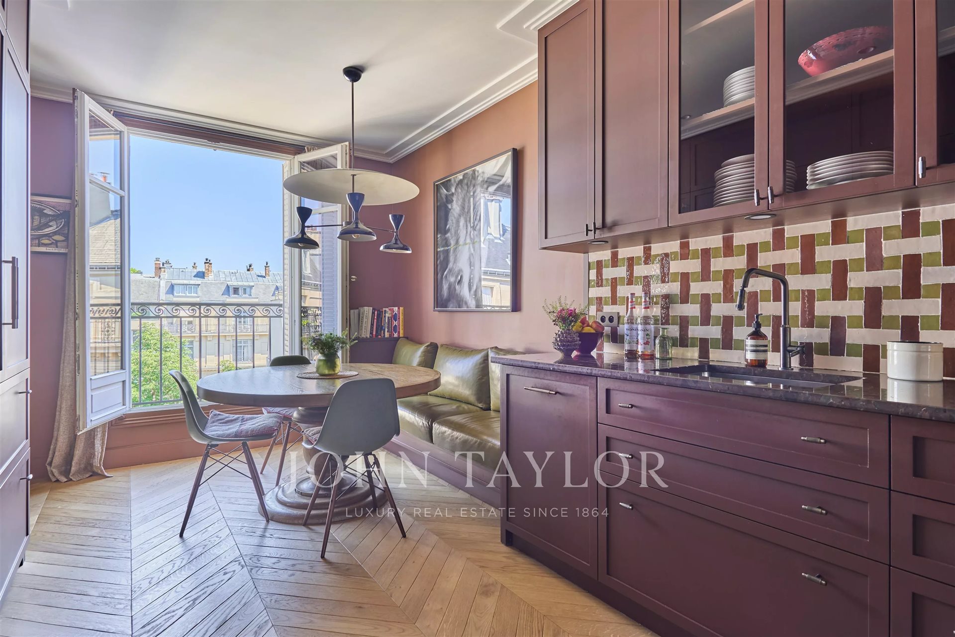 Elegant 6-Room Apartment in Paris 7th Arrondissement - Plus