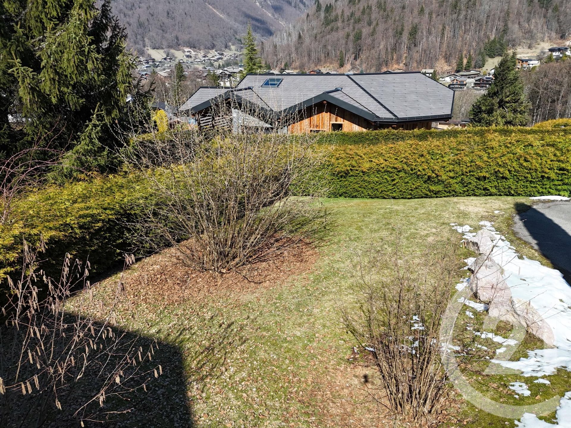 Purchase: Land (74110) - Vue 3