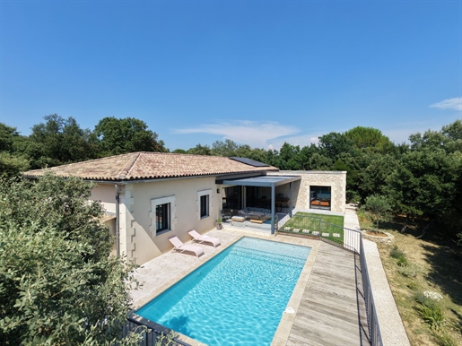 7 pièces 170 m² · à Uzès · 170 m² · 899 000 €