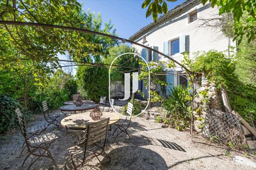 15 pièces 400 m² · à Vaison-la-Romaine · 400 m² · 950 000 €