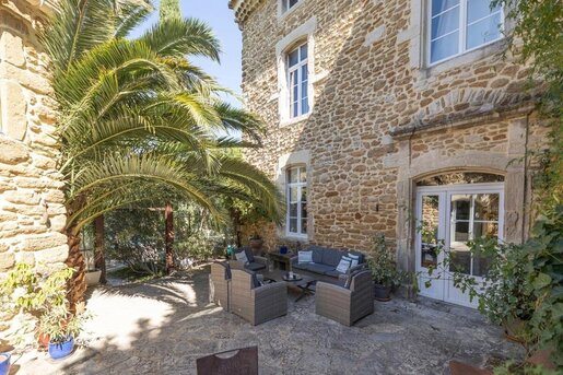 Maison 9 pièces 322 m² · à Grignan · 322 m² · 990 000 €