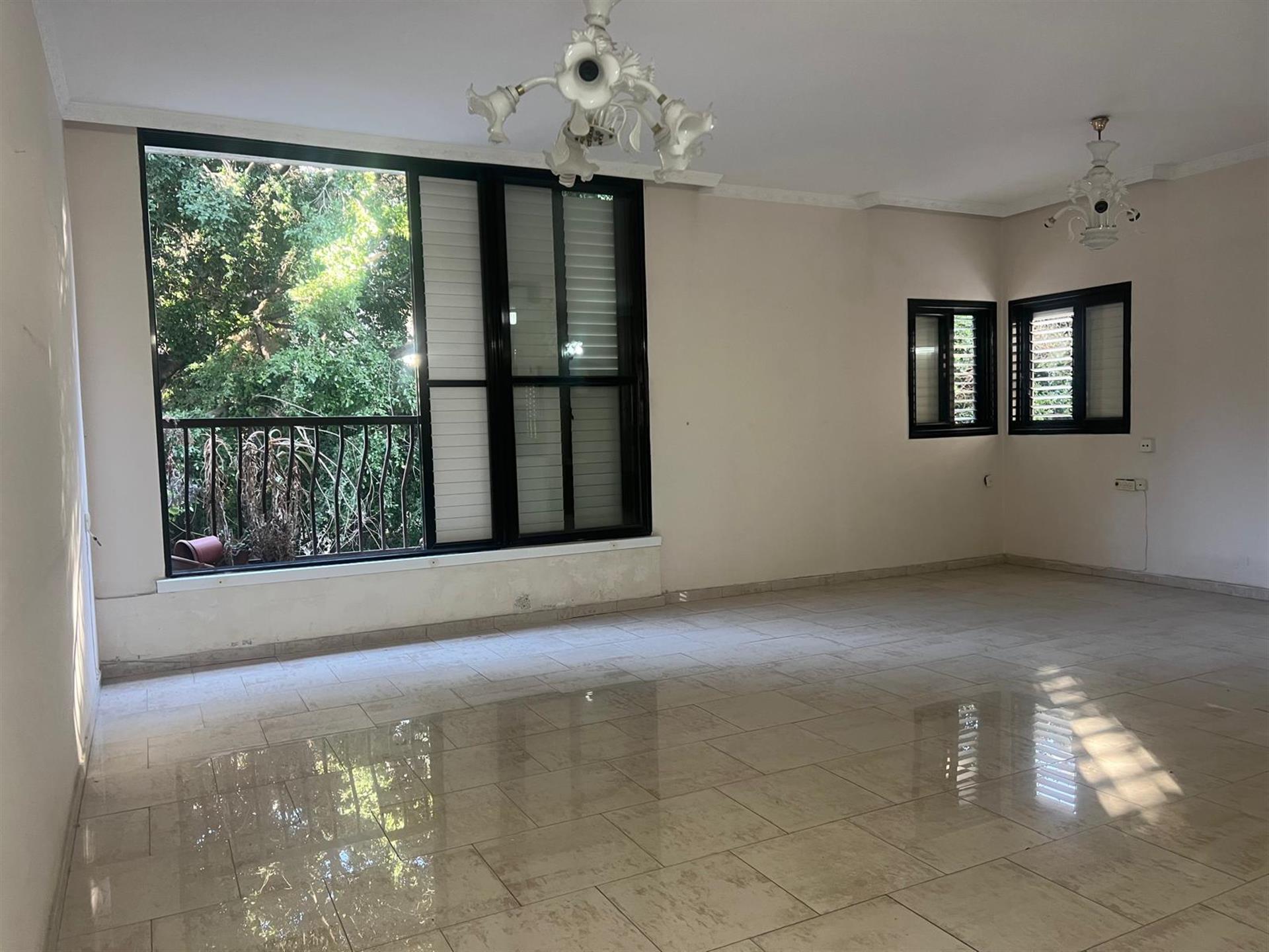 Advert pic 0