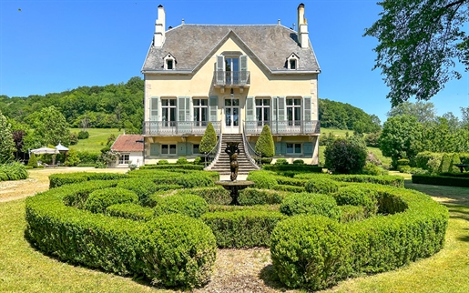 10 pièces 480 m² · à Culmont · 480 m² · 790 000 €