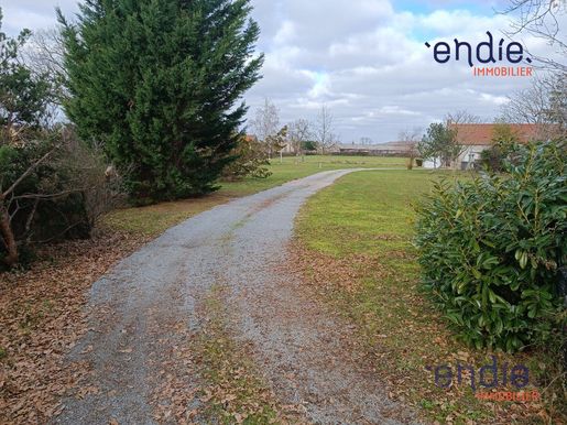 Terrain 2916 m² · à Saint-Angel · 23 000 €
