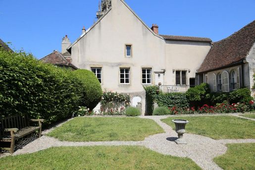 Maison 8 pièces 240 m² · à Autun · 240 m² · 420 000 €