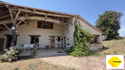 Maison 9 pièces 321 m² · à Hautefage-la-Tour · 321 m² · 469 700 €