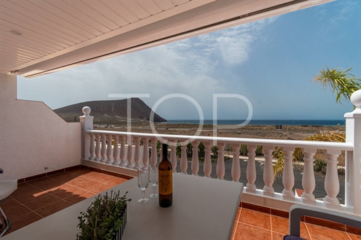 Unique opportunity: semi-detached home with stunning sea views in La Tejita