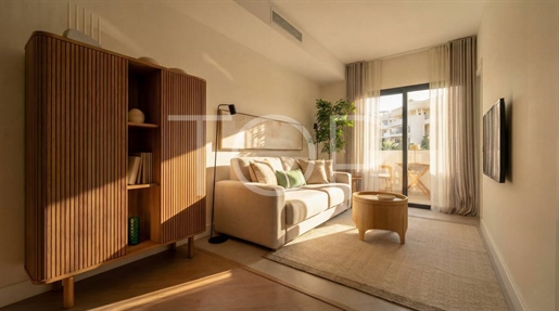 Prijeten apartma s teraso in pogledom na bazen v privilegiranem območju Los Cristianos