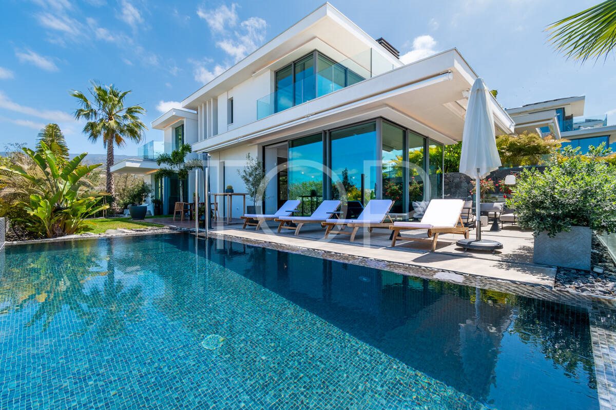 Magnificent luxury villa with garden and private pool in Las Atalayas de Abama