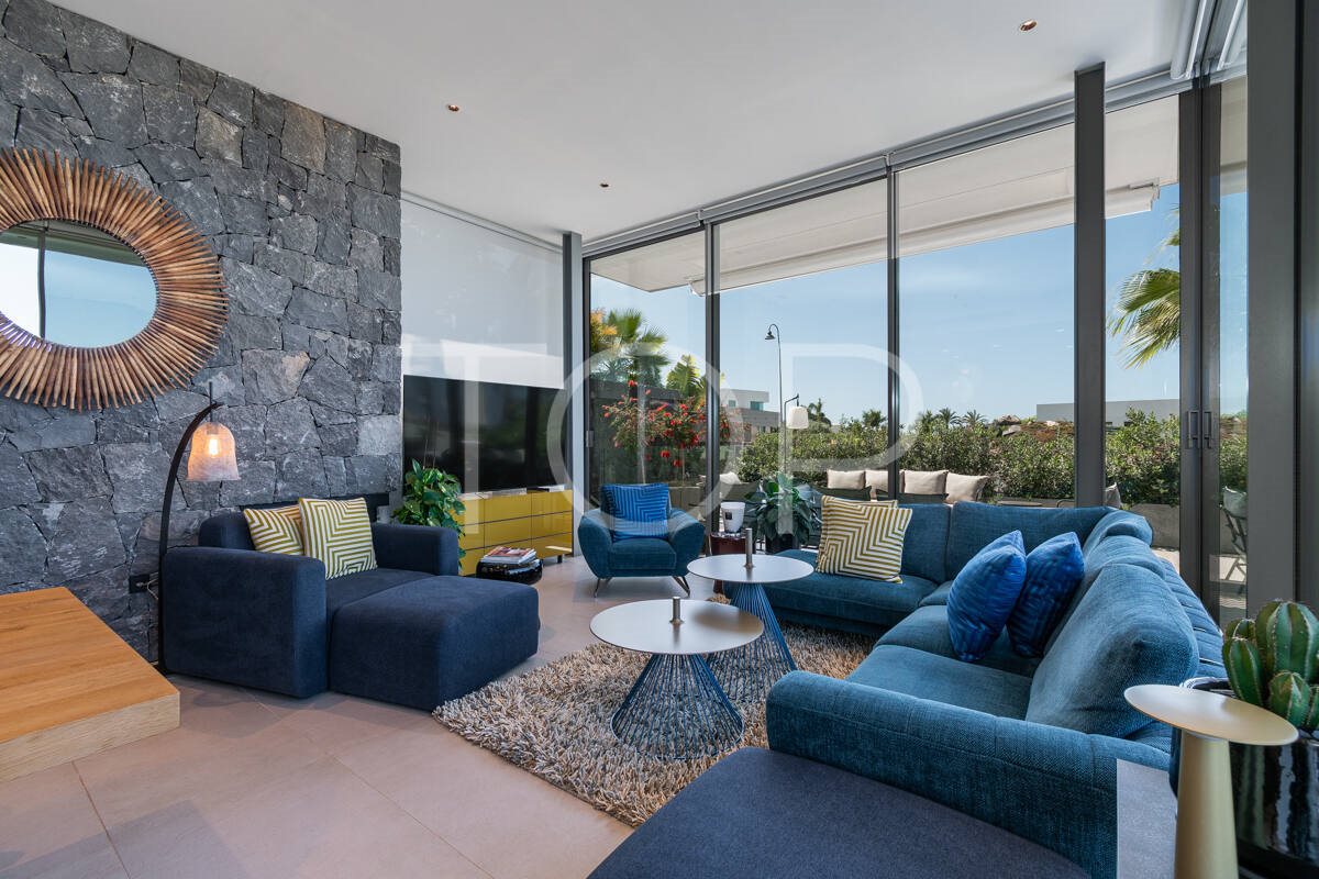 Magnificent luxury villa with garden and private pool in Las Atalayas de Abama - View 6