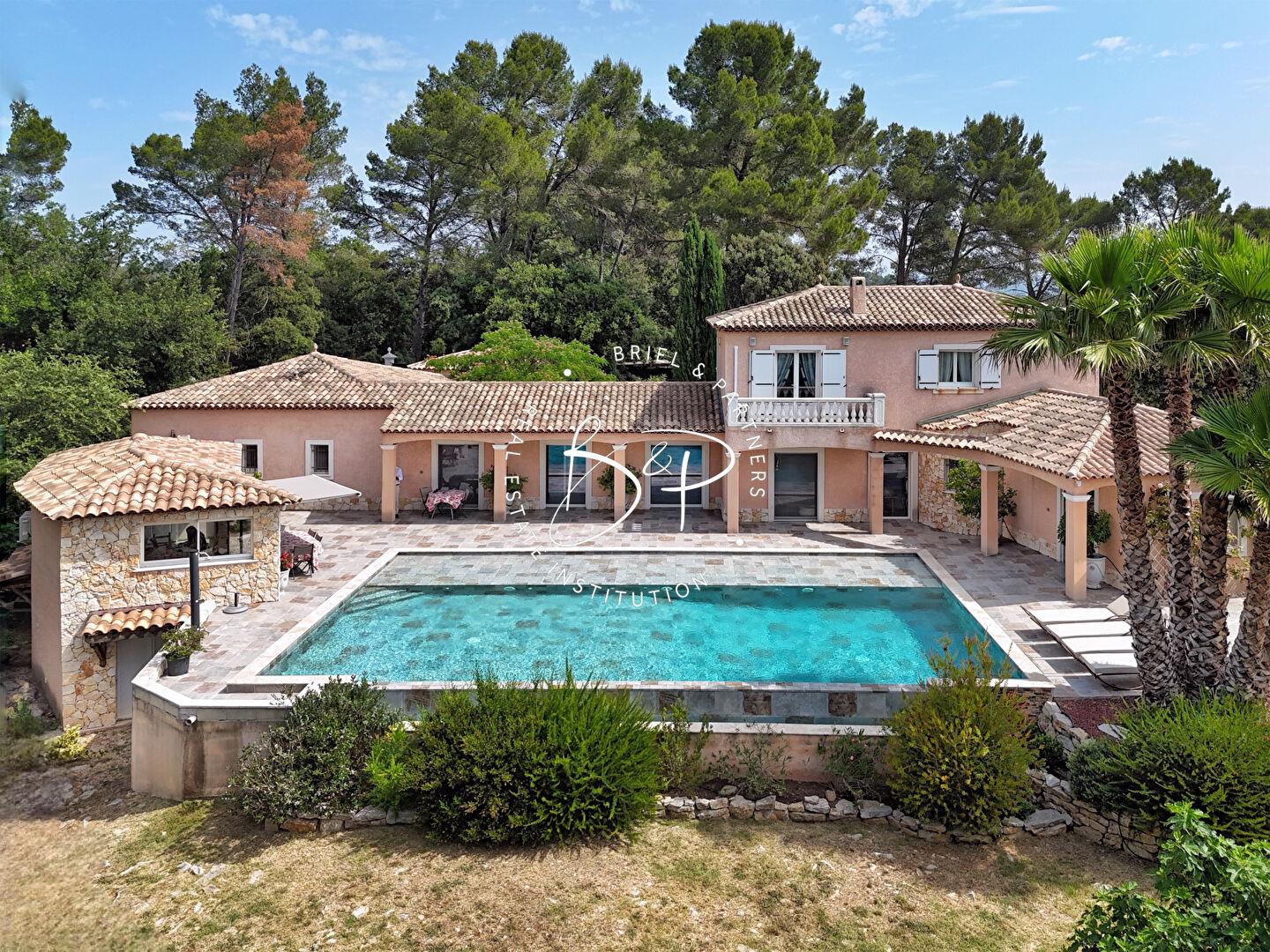 Maison à vendre, 244m², Le Thoronet