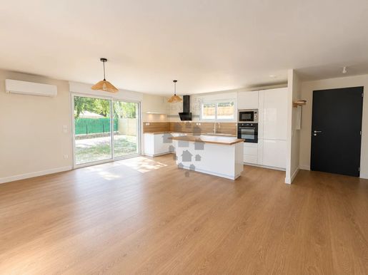 Maison 4 pièces 82 m² · à Saint-Médard-d'Eyrans · 82 m² · 343 000 €