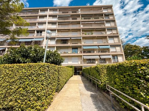 Appartement 4 pièces 112 m² · à Nîmes · 112 m² · 225 000 €