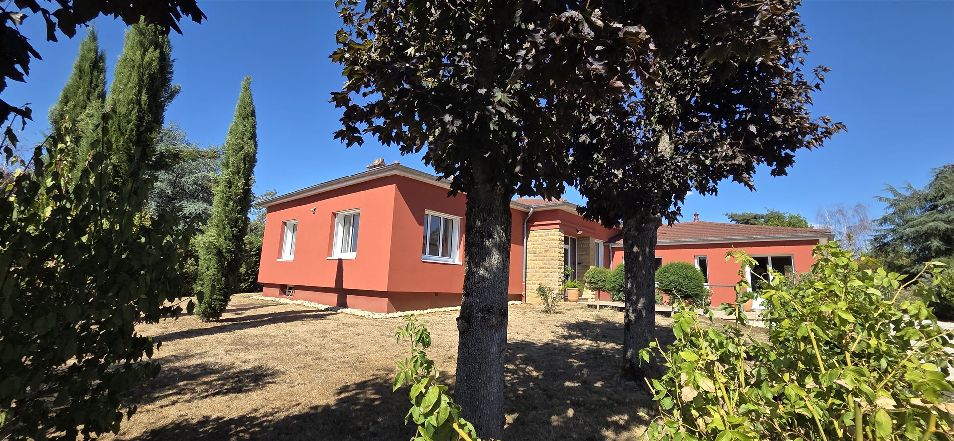 Maison 6 pièces 183 m² · à Saint-Gengoux-le-National · 183 m² · 395 000 €