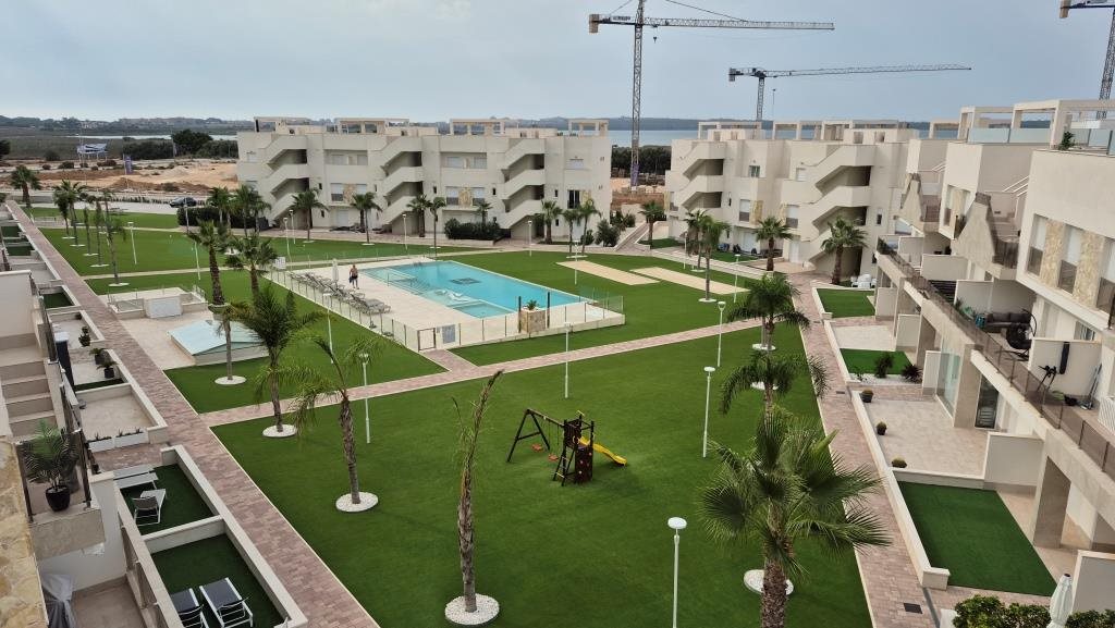 Nieuw ingericht appartement met solarium