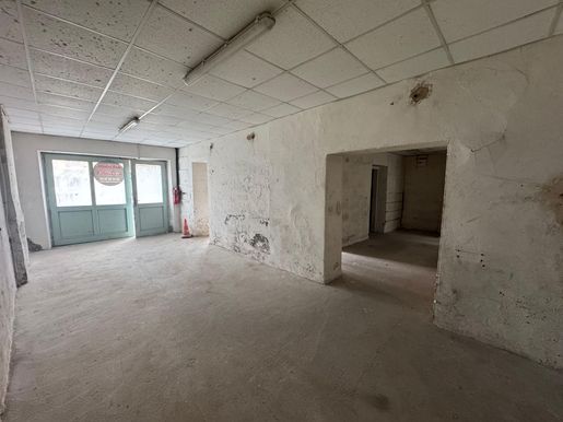 Local commercial 170 m² · à Moûtiers · 170 m² · 165 000 €