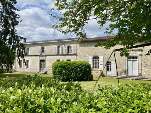 Maison 13 pièces 725 m² · à Saint-André-de-Lidon · 725 m² · 649 000 €