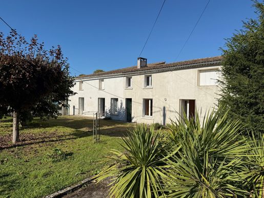 Maison 13 pièces 329 m² · à Semussac · 329 m² · 325 000 €