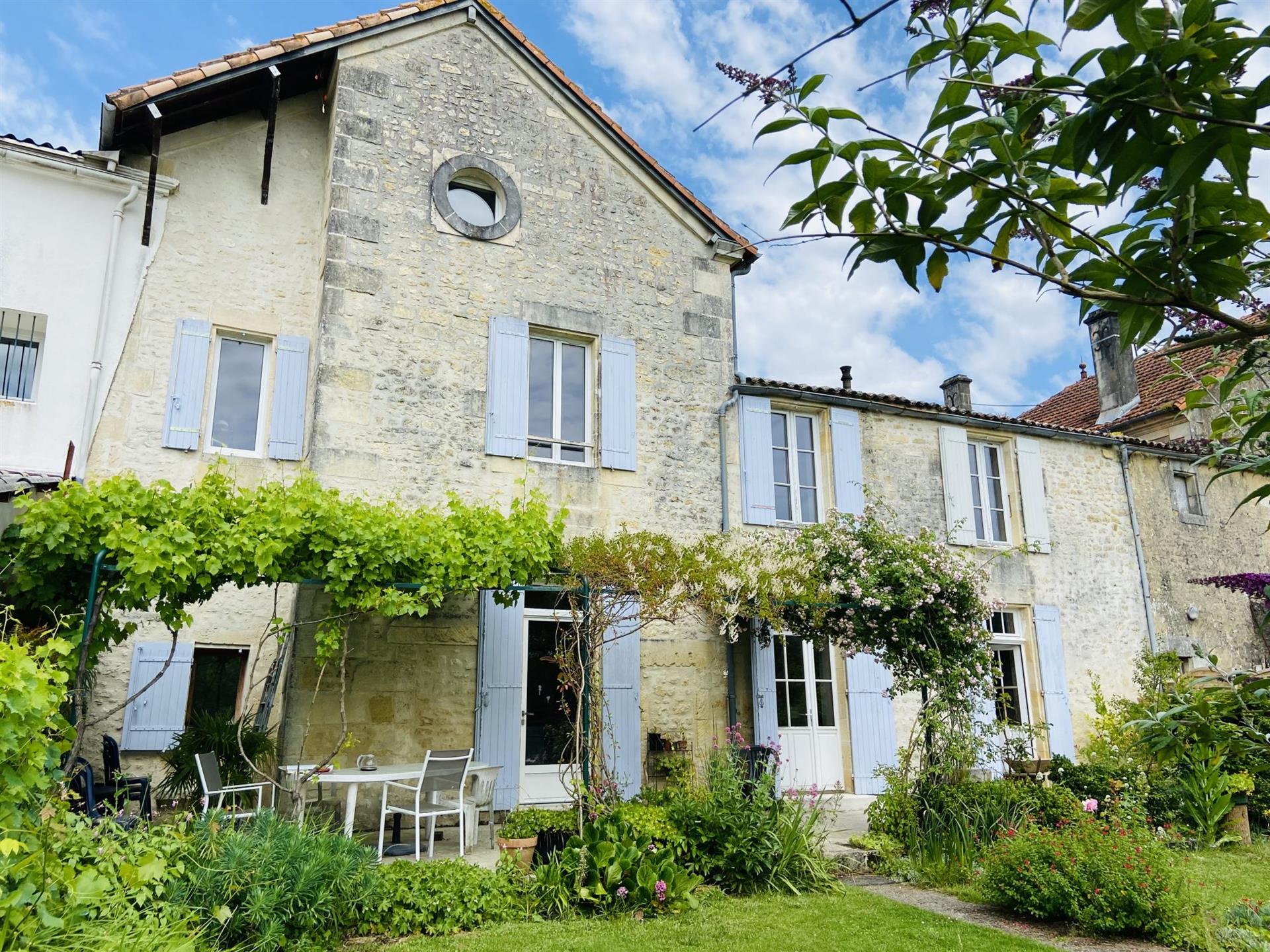Maison à vendre, 222m², Gémozac