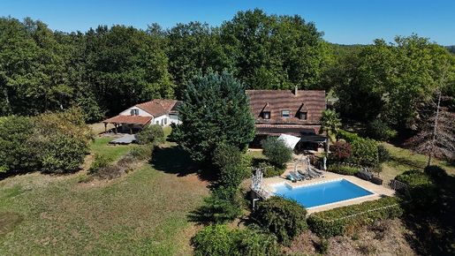 Maison 9 pièces 222 m² · à Coux-Et-Bigaroque · 222 m² · 630 000 €