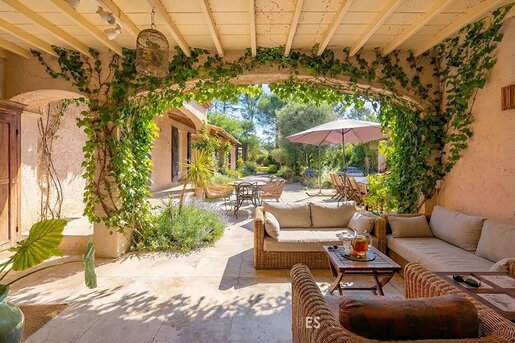 Maison 8 pièces 282 m² · à Fayence · 282 m² · 750 000 €