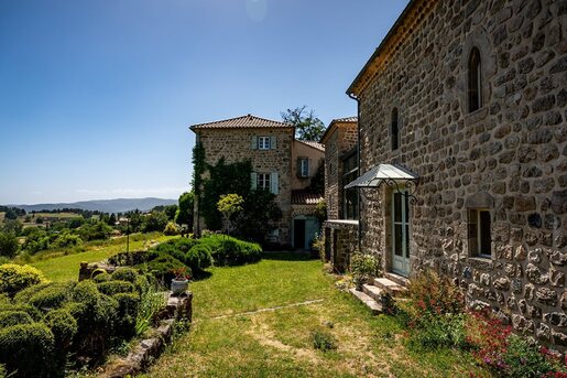 Maison 12 pièces 474 m² · à Gluiras · 474 m² · 1 400 000 €